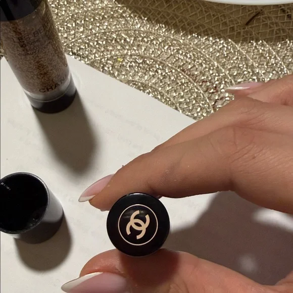 CHANEL Les Beiges Foundation - b20 - Picture 4 of 6